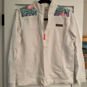 Vineyard vines size medium women’s sweatshirt